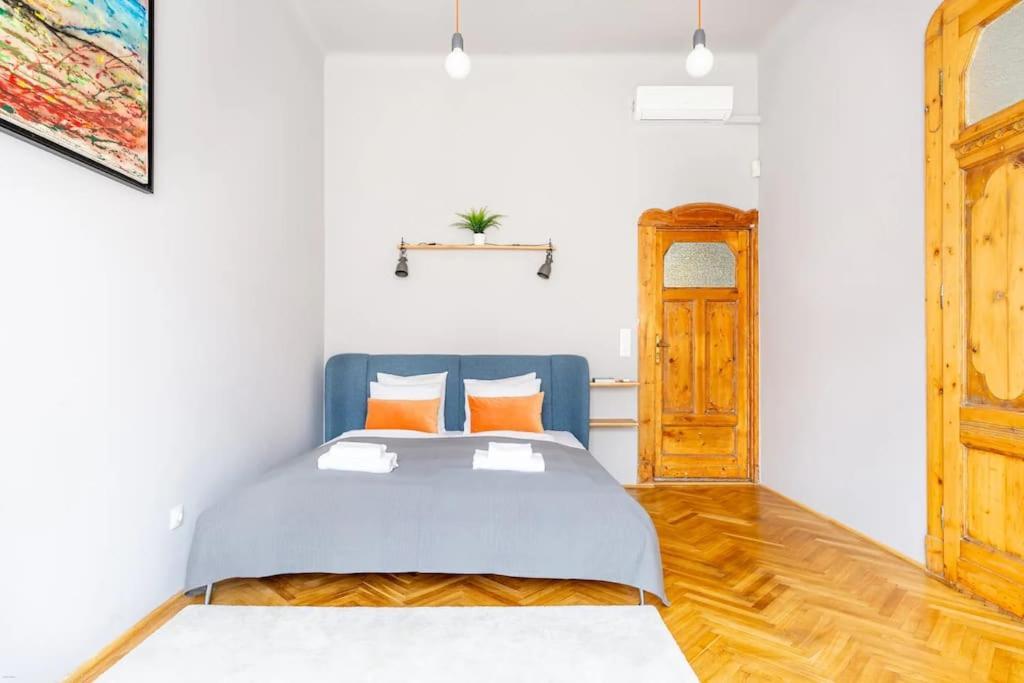 Elegant And Modern In The City Centre Budapest Exterior photo