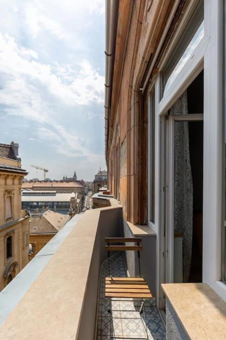 Elegant And Modern In The City Centre Budapest Exterior photo