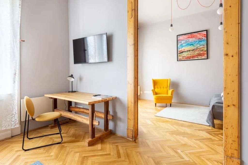 Elegant And Modern In The City Centre Budapest Exterior photo