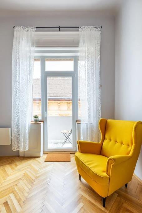 Elegant And Modern In The City Centre Budapest Exterior photo